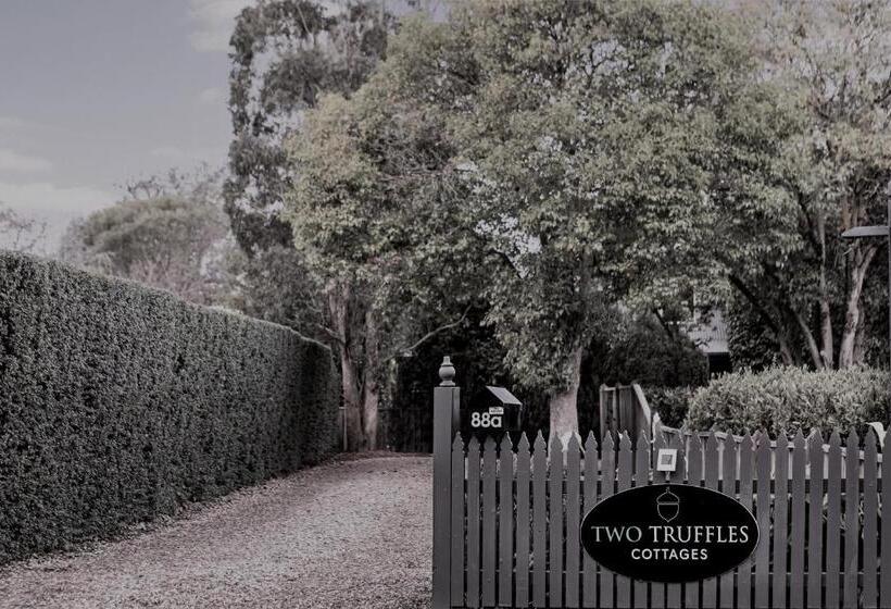 ベッドアンドブレックファースト Two Truffles Cottage Accommodation