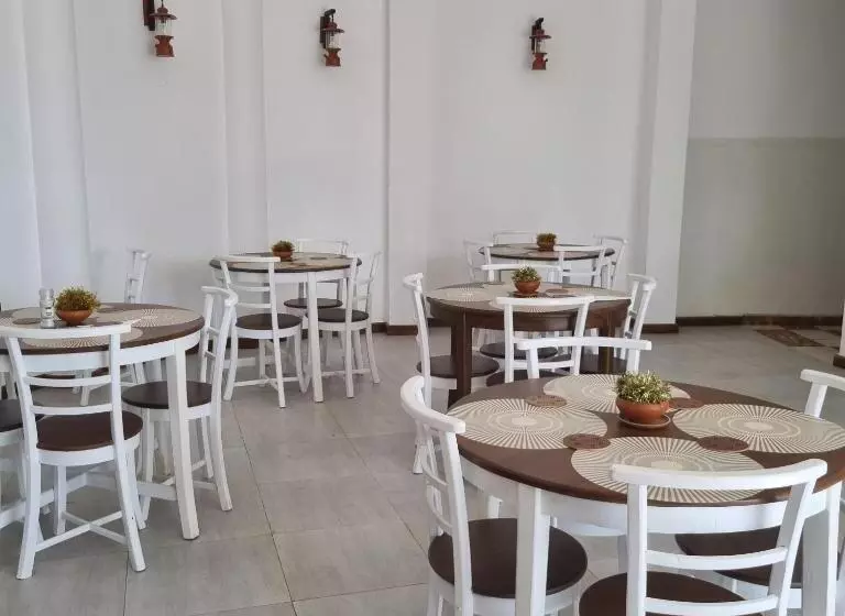 Hotelli Dhammika Beach Palace