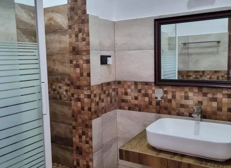 Hotelli Dhammika Beach Palace