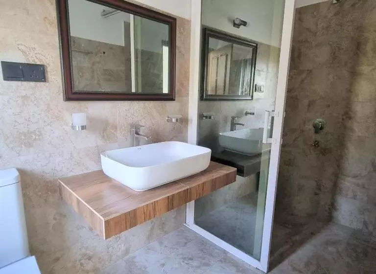 Hotelli Dhammika Beach Palace