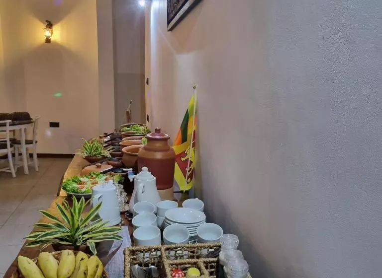 Hotelli Dhammika Beach Palace