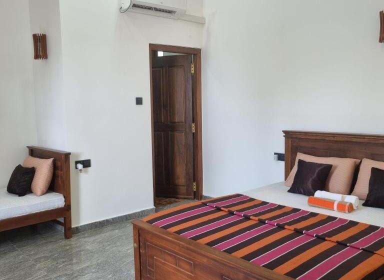 فندق Dhammika Beach Palace