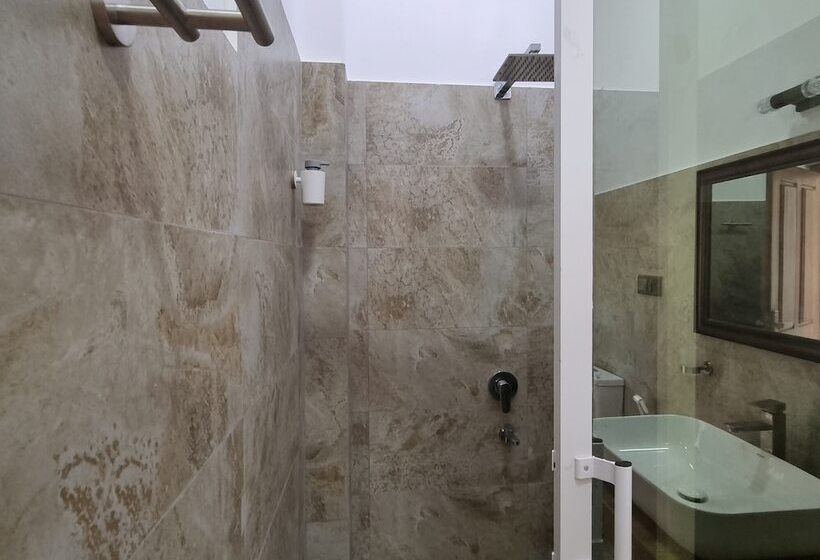 فندق Dhammika Beach Palace