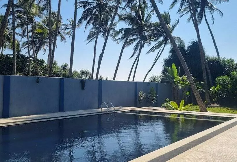 Hotelli Dhammika Beach Palace