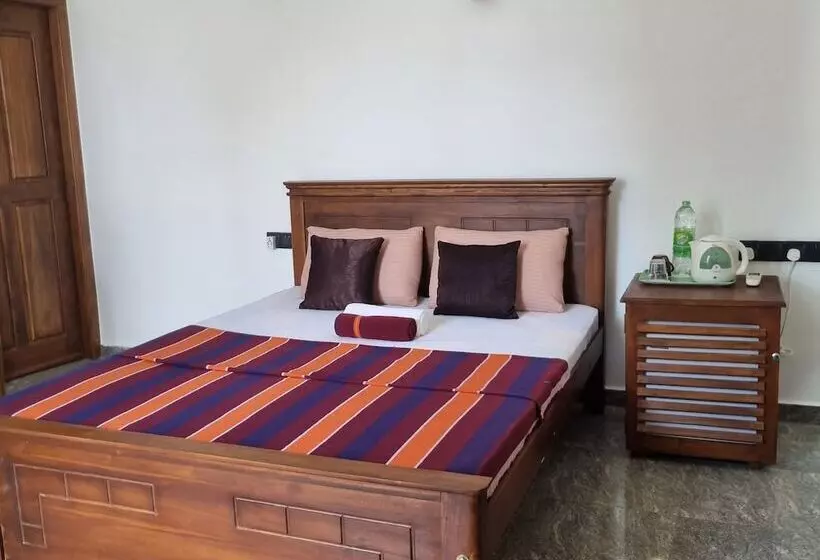 Hotelli Dhammika Beach Palace