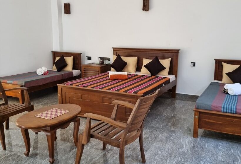 فندق Dhammika Beach Palace