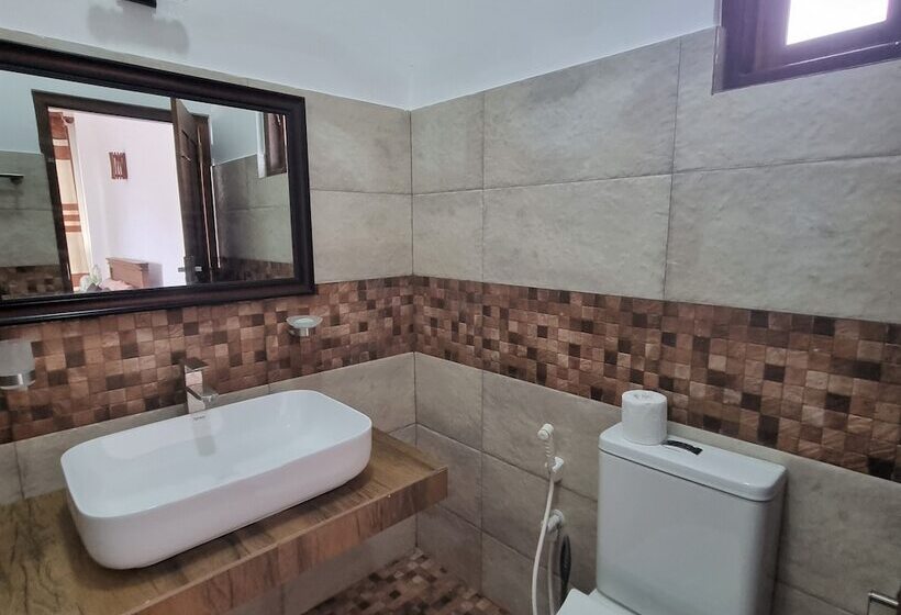 فندق Dhammika Beach Palace