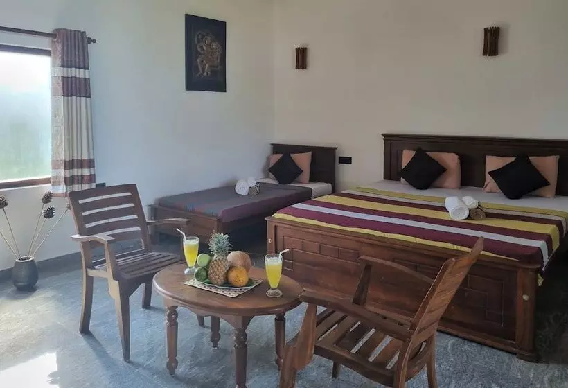 Hotelli Dhammika Beach Palace