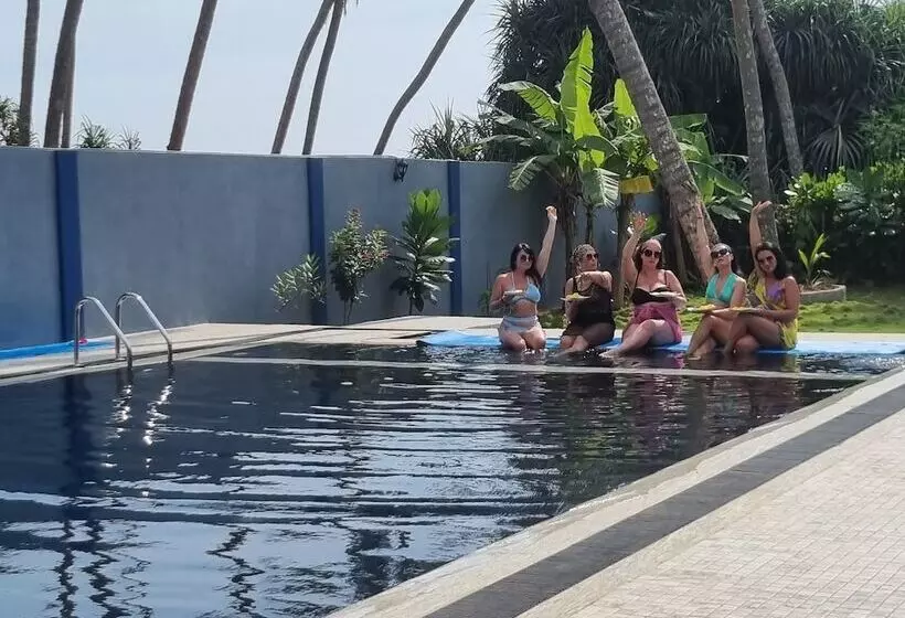 Hotelli Dhammika Beach Palace