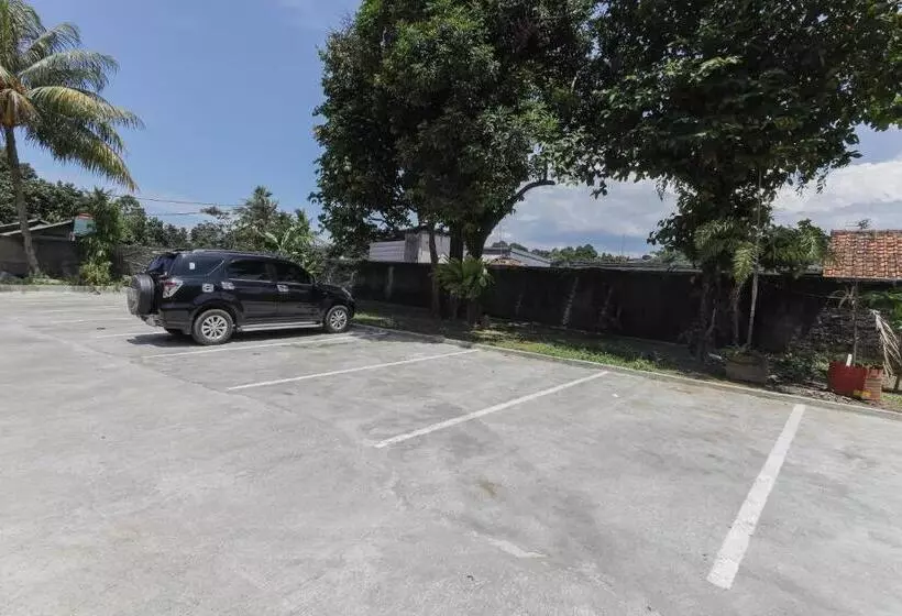 Hotelli Koolkost Near Stasiun Batutulis