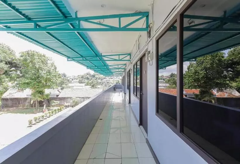 Hotelli Koolkost Near Stasiun Batutulis