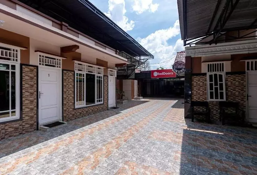 Hotelli Reddoorz Near Universitas Simalungun Pematangsiantar