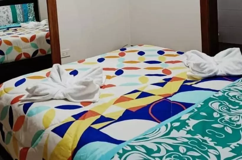 ペンション Nice Hostal El Quinche