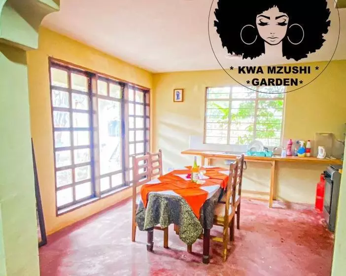 Aamiaismajoitus (B&B) Kwa Mzushi Garden