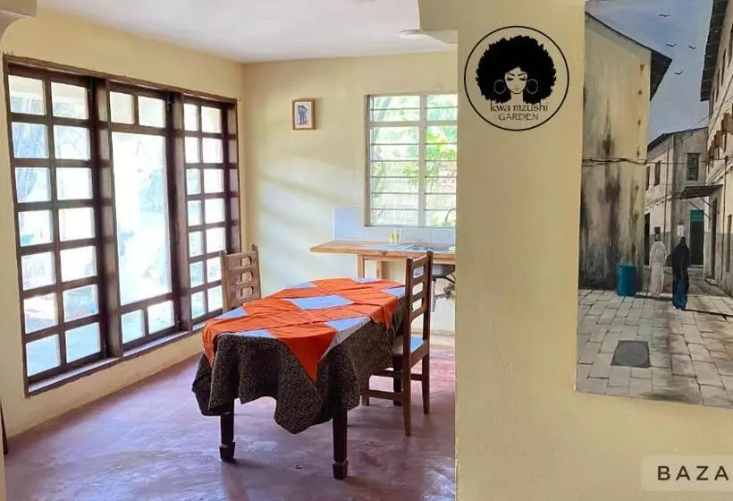 Aamiaismajoitus (B&B) Kwa Mzushi Garden