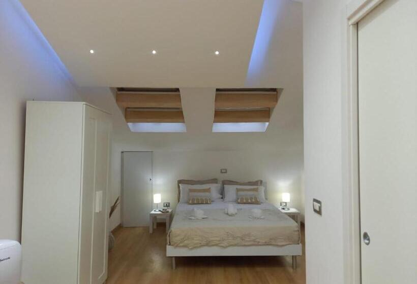 تختخواب و صبحانه La Mansarda Suite