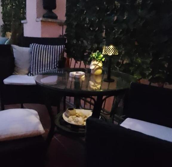 تختخواب و صبحانه La Mansarda Suite