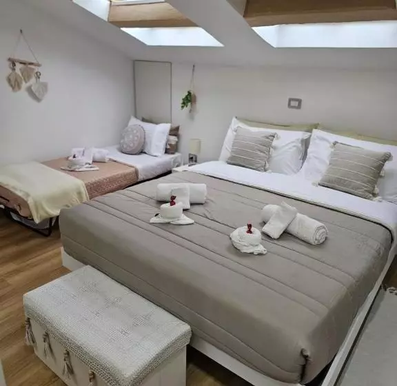 تختخواب و صبحانه La Mansarda Suite