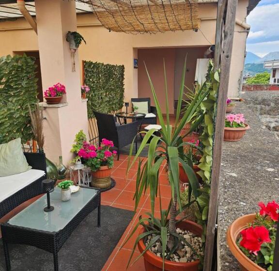 تختخواب و صبحانه La Mansarda Suite