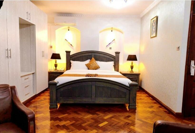 Hotel Smothers Suites And Restaurant