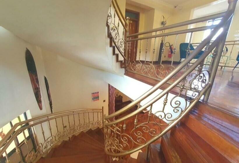 Hotel Smothers Suites And Restaurant