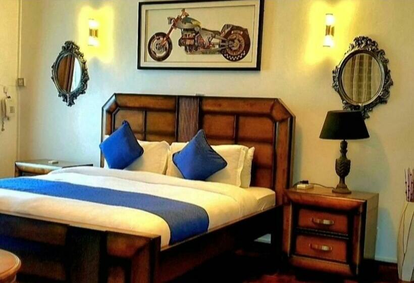 Hotel Smothers Suites And Restaurant