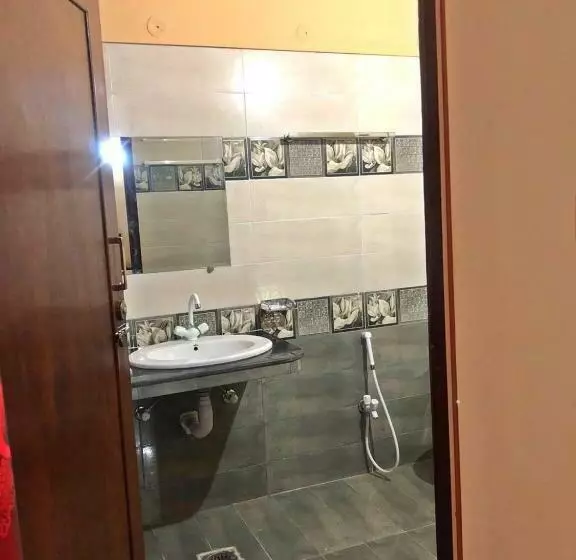 پانسیون Babar House