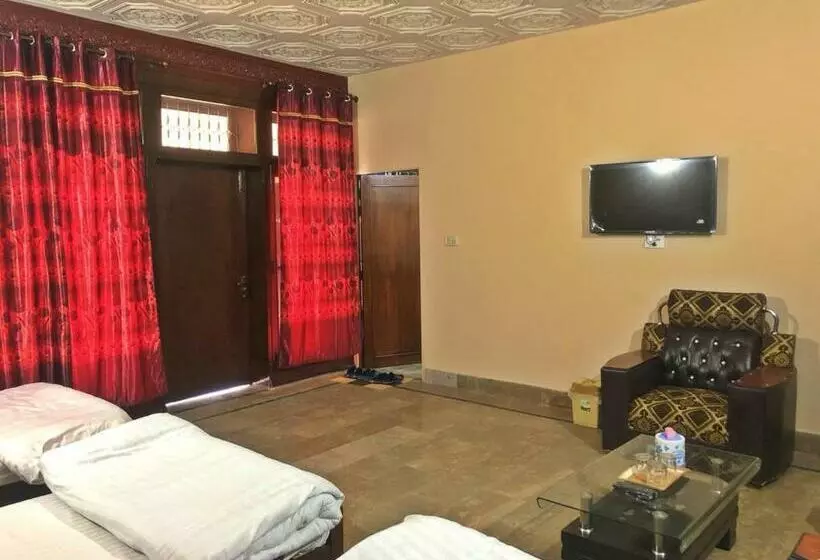 پانسیون Babar House