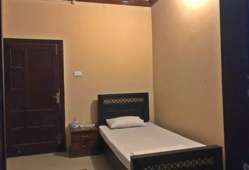 پانسیون Babar House