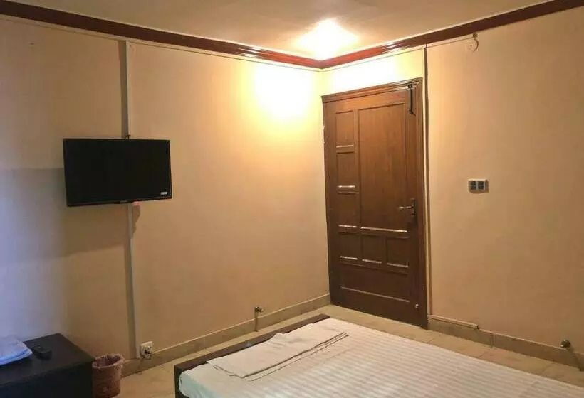 پانسیون Babar House