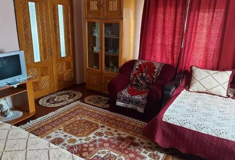 Majatalo Casa De Vacanta La Ticu