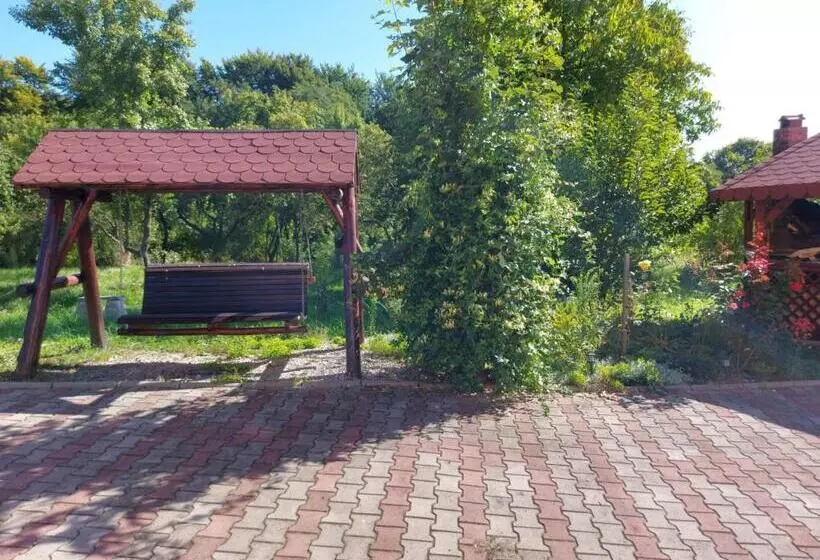 Majatalo Casa De Vacanta La Ticu