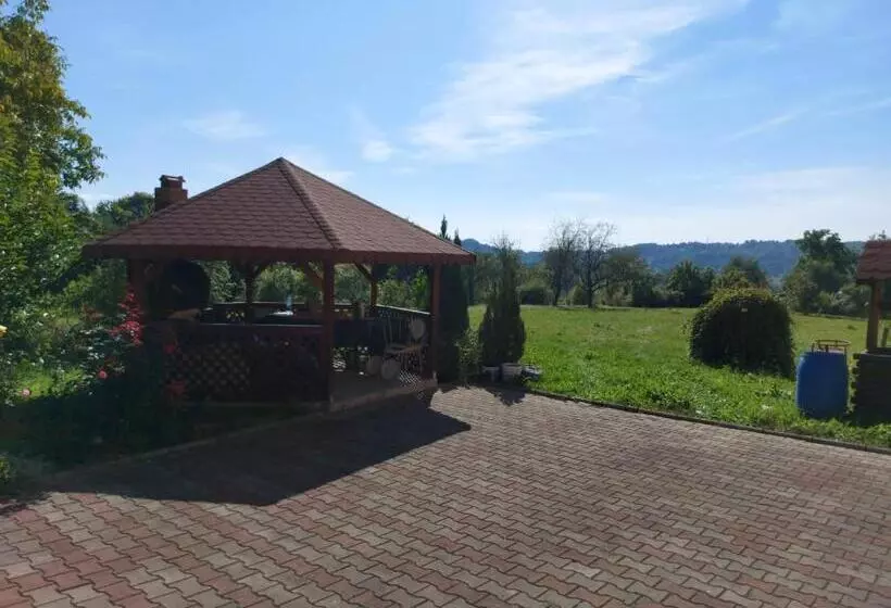 Majatalo Casa De Vacanta La Ticu