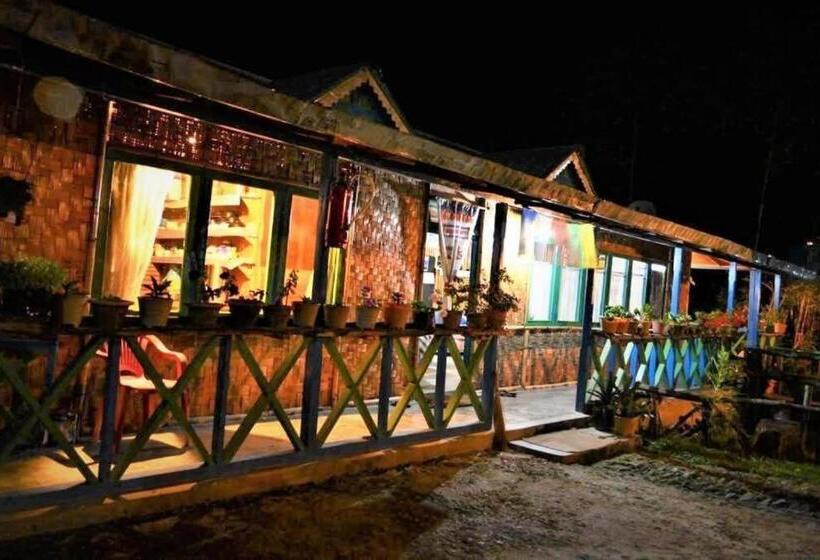 تختخواب و صبحانه Odyssey Stays Darap 2.0