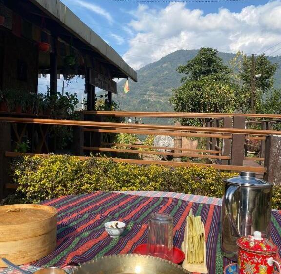 تختخواب و صبحانه Odyssey Stays Darap 2.0