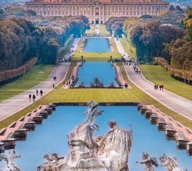 تختخواب و صبحانه The Essential