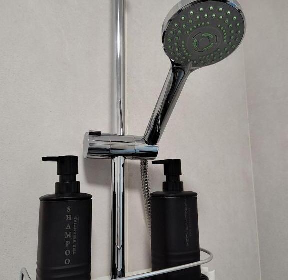 تختخواب و صبحانه The Essential