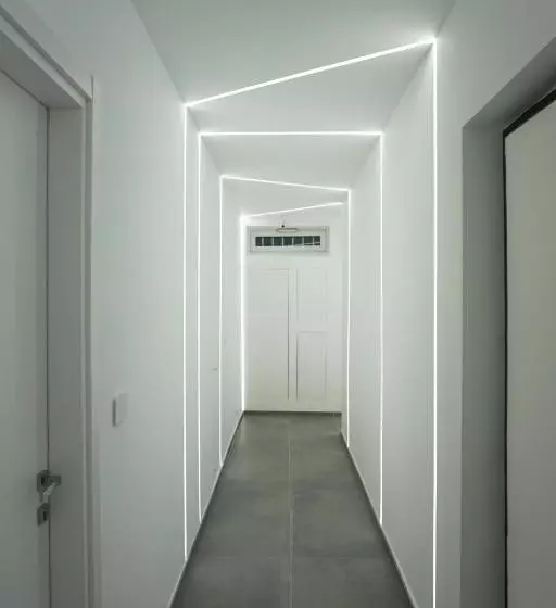 تختخواب و صبحانه The Essential