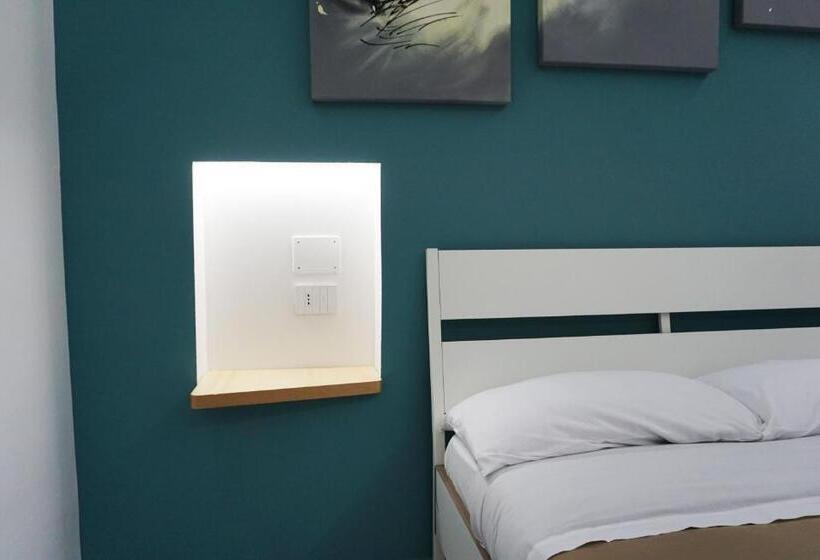 تختخواب و صبحانه The Essential