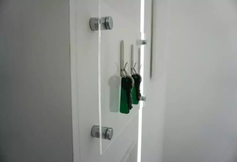 تختخواب و صبحانه The Essential