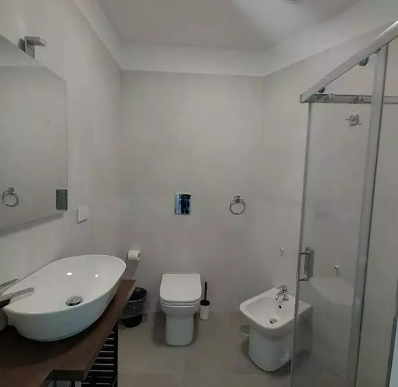 تختخواب و صبحانه The Essential