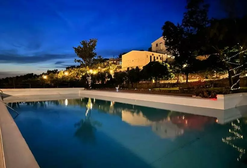 هتل Agriturismo La Valletta