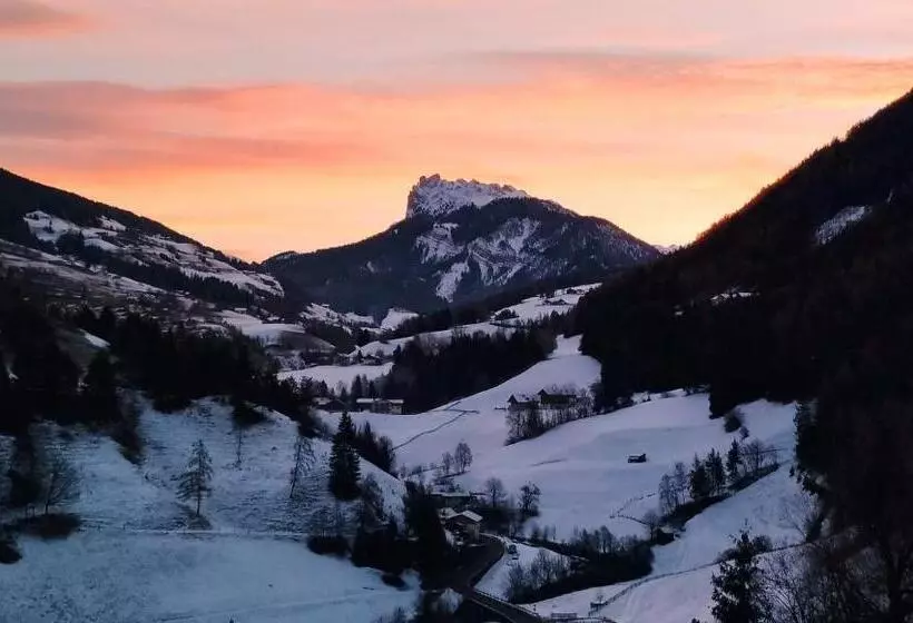 Hotelli Planerhof Apartment Enzian
