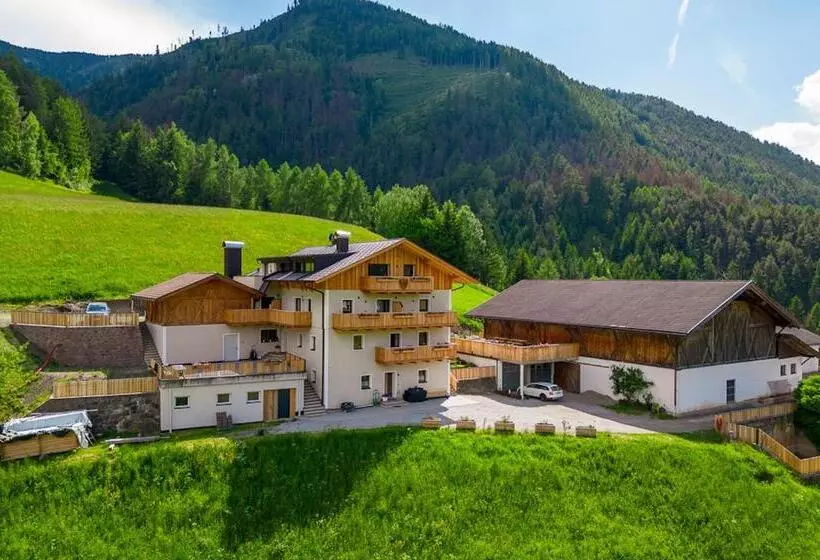 Hotelli Planerhof Apartment Enzian