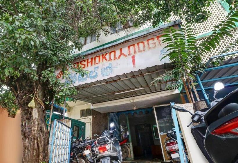 هتل Spot On 80462 Ashoka Lodge