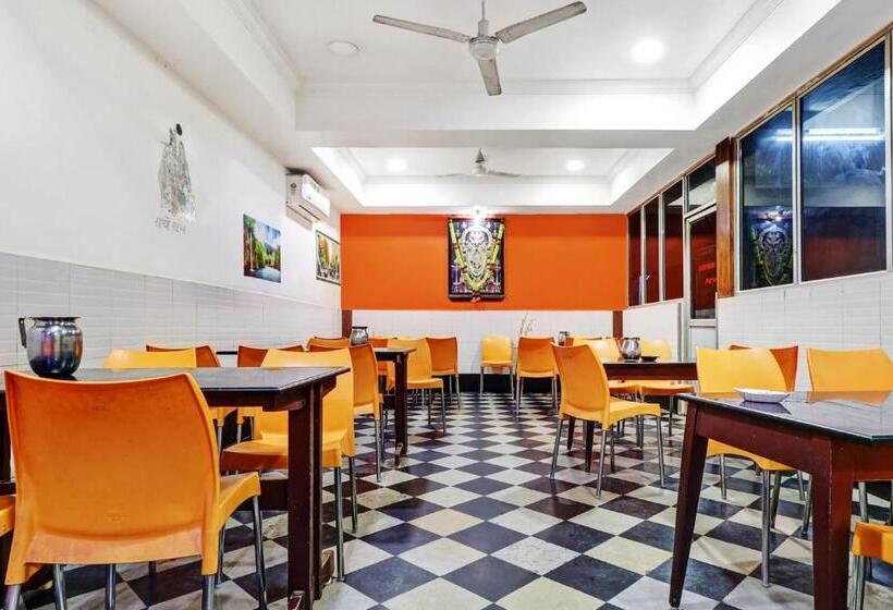 هتل Spot On 80462 Ashoka Lodge