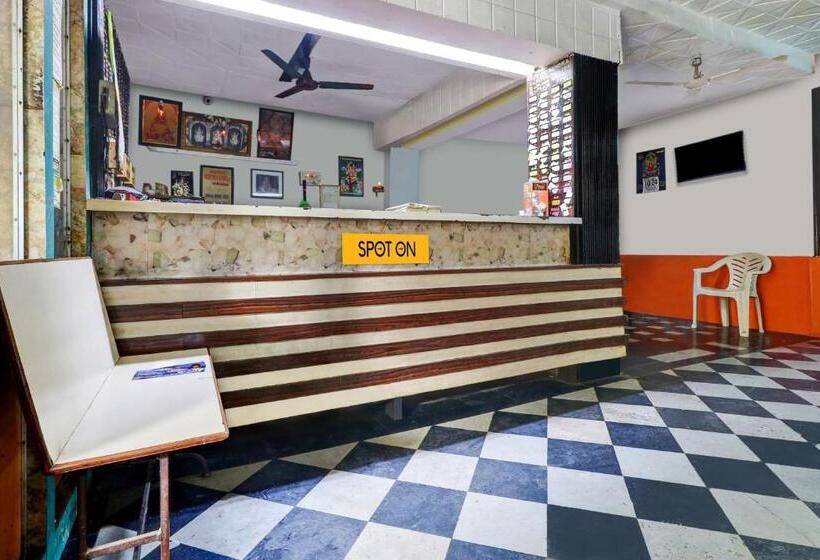 هتل Spot On 80462 Ashoka Lodge