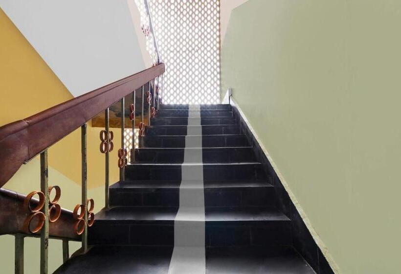 هتل Spot On 80462 Ashoka Lodge