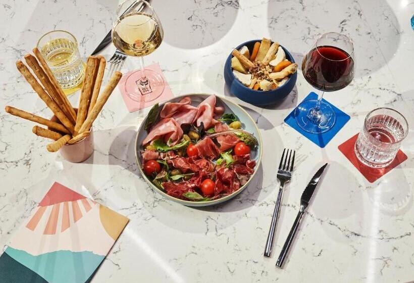 هتل Tribe Paris Saint Ouen