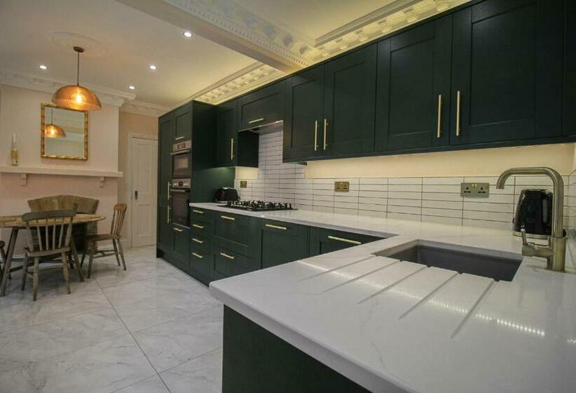 بنسيون Milton Park   Serviced Accommodation By Verano House